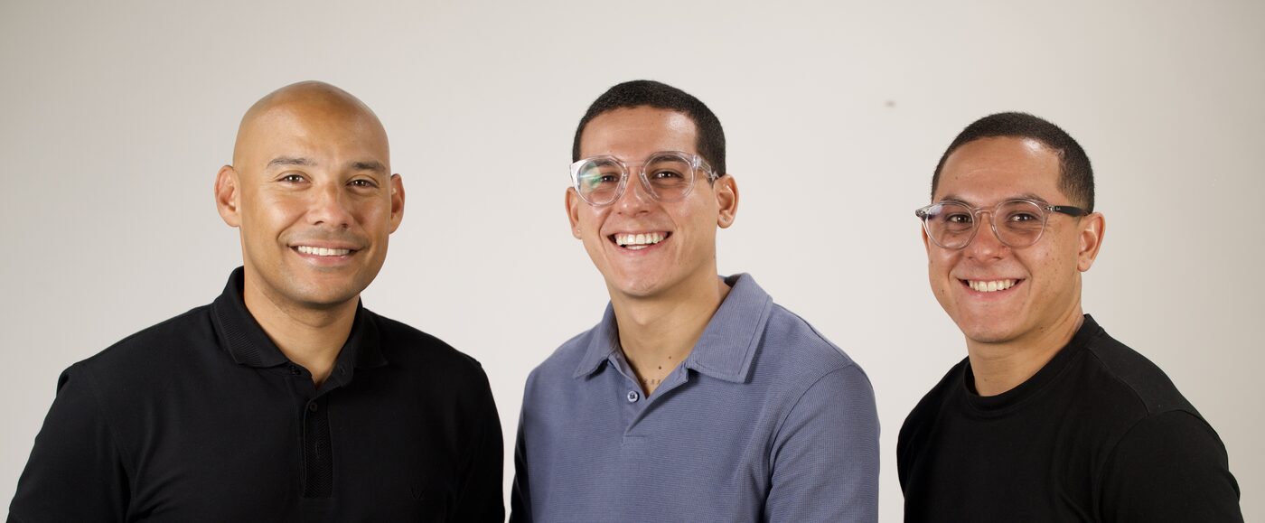 Parte del equipo de Mr.CREDITMIND: Josué Ríos Vélez, Héctor Rodríguez y Emmanuel